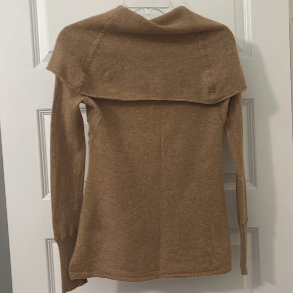 Saks Fifth Avenue Tan Cowl Neck 100% Cashmere sweater SZ small luxurious soft - Picture 2 of 13